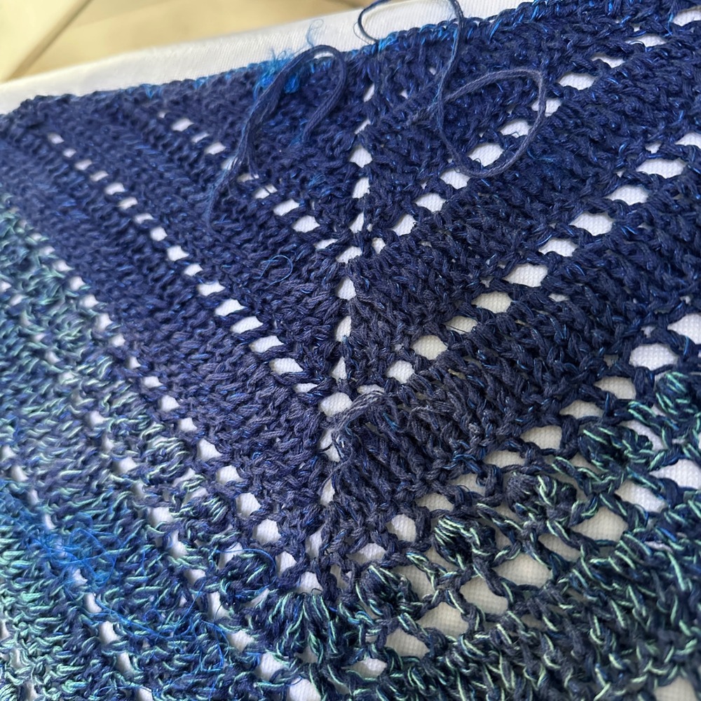 VTG Handmade Crochet Triangle Shawl Wrap Womens 84 x 36 Blue Teal Ombre Gradient - Picture 8 of 10